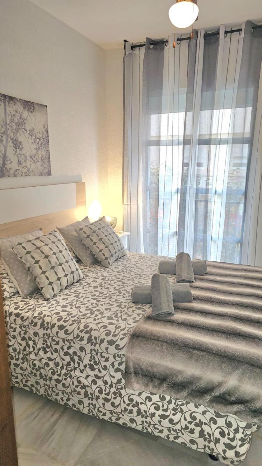 Ideal Holiday Apartment One Bedroom City Center Malaga Zewnętrze zdjęcie
