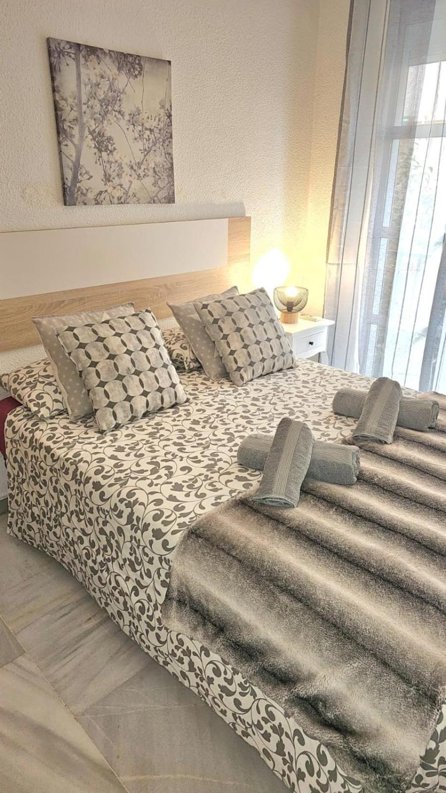 Ideal Holiday Apartment One Bedroom City Center Malaga Zewnętrze zdjęcie