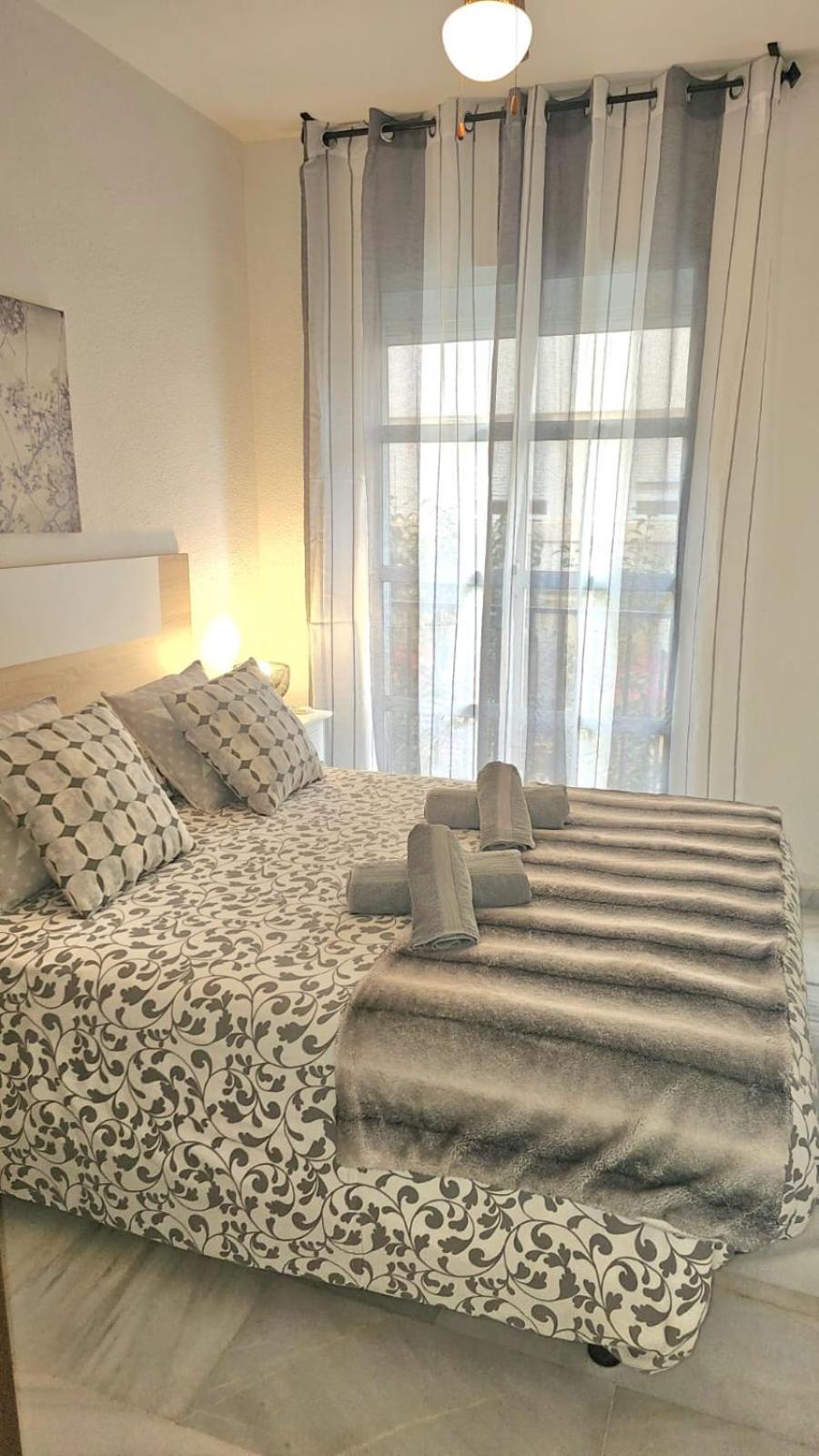 Ideal Holiday Apartment One Bedroom City Center Malaga Zewnętrze zdjęcie