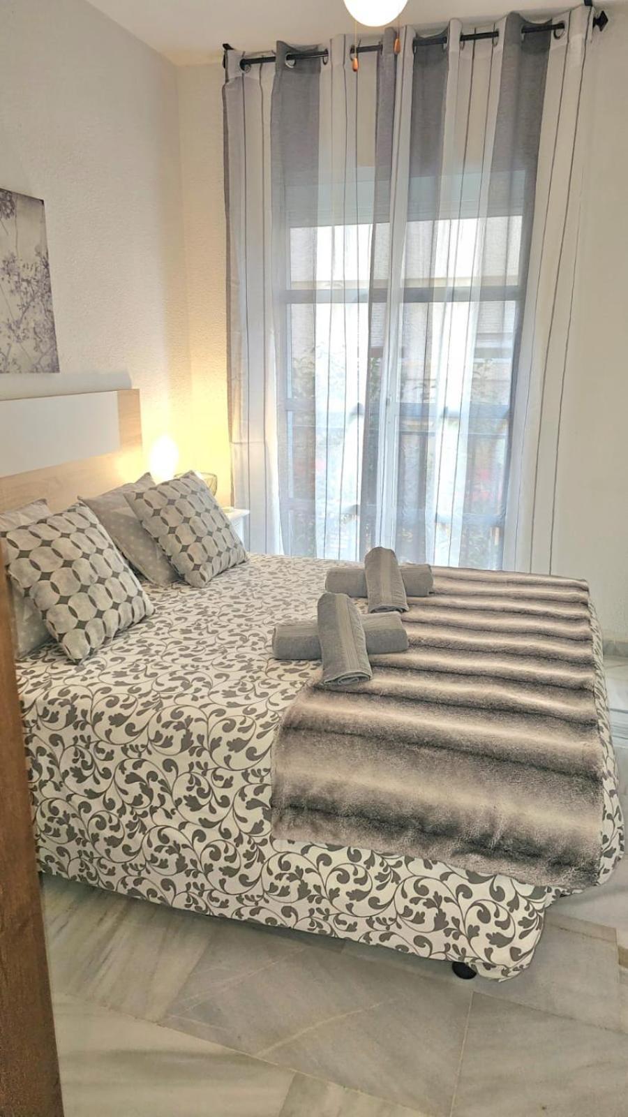 Ideal Holiday Apartment One Bedroom City Center Malaga Zewnętrze zdjęcie