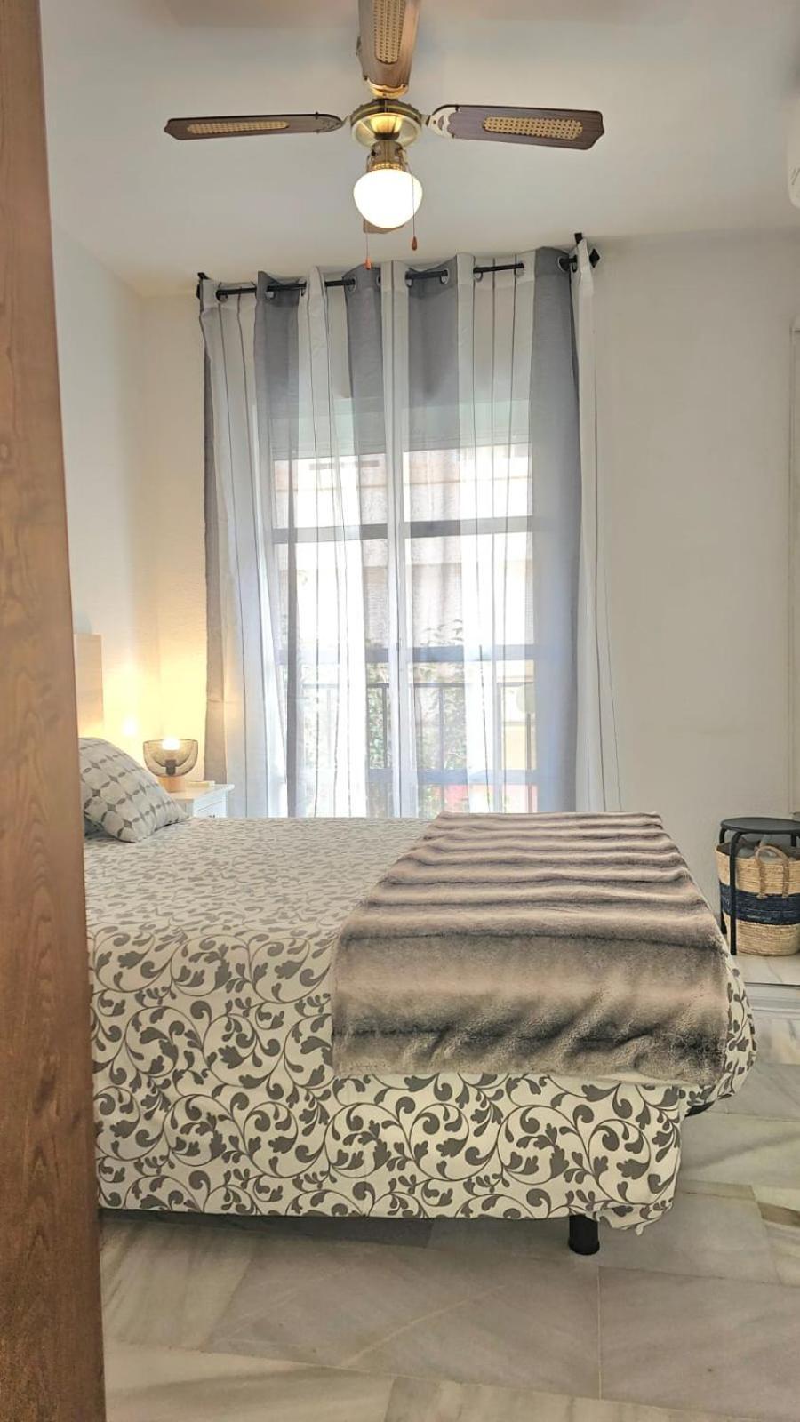 Ideal Holiday Apartment One Bedroom City Center Malaga Zewnętrze zdjęcie